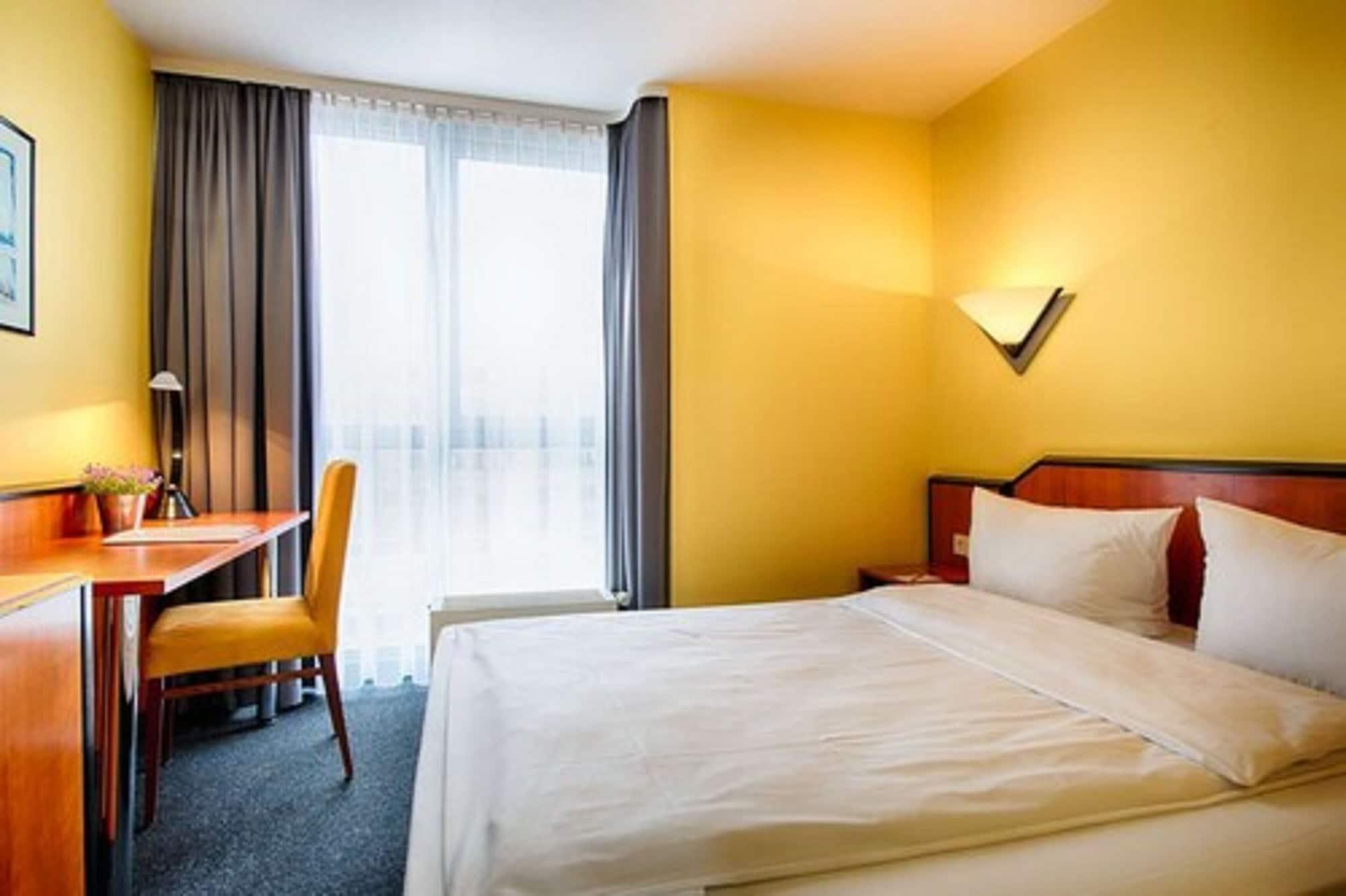 Achat Hotel Stuttgart Airport Messe Exterior foto